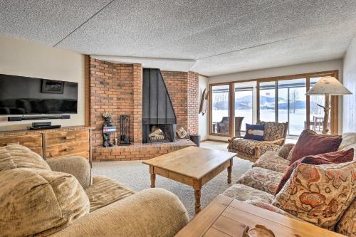 Apartamento Lakefront Retreat With Panoramic Mountain Views