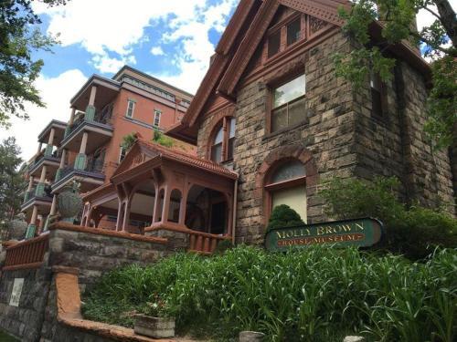 5 Star Cap Hill 3br Patio Garage & Walk Downtown