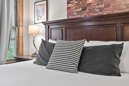 5 Star Cap Hill 3br Patio Garage & Walk Downtown