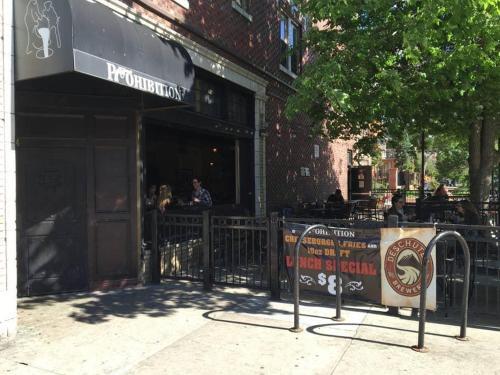 Hill House With Garage Parking And Backyard