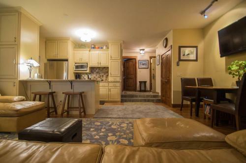 Lake Haus #c9 By Book By Owner