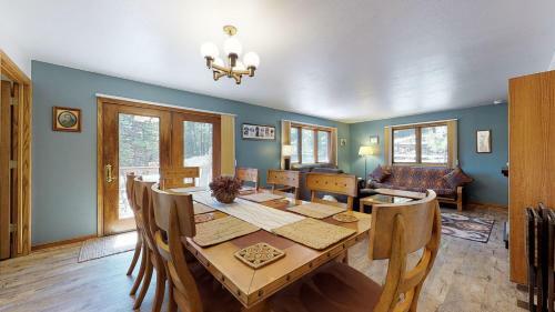 2 Bed 2 Bath Vacation Home In Estes Park
