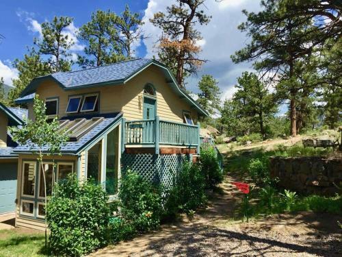 Bed & Breakfast Romantic Riversong Inn