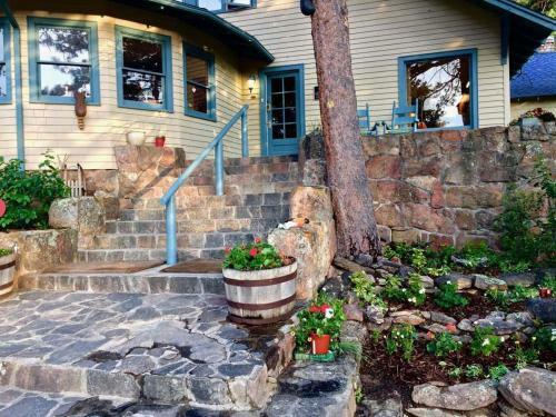 Bed & Breakfast Romantic Riversong Inn