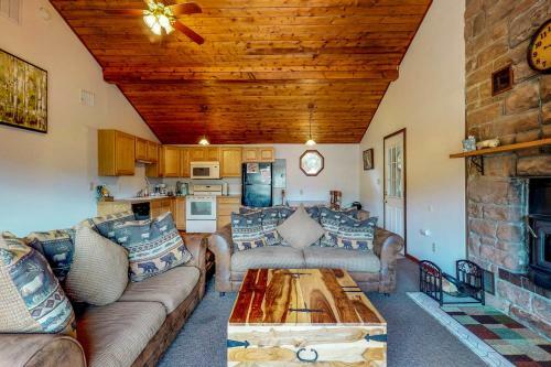 Mary's Lake Cabin