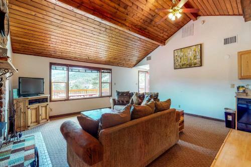 Mary's Lake Cabin