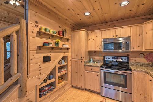 Cozy Log Cabin Less Than 2 Miles To Downtown Evergreen!