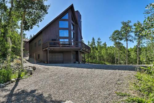 Large Fairplay Cabin With Incredible Views Near Breck