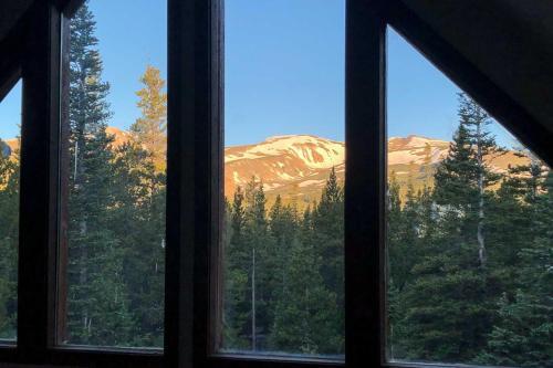Fairplay Log Cabin With Deck And Incredible Mtn Views!