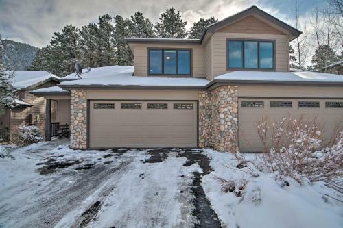 Spacious Estes Park Home On Big Thompson River!
