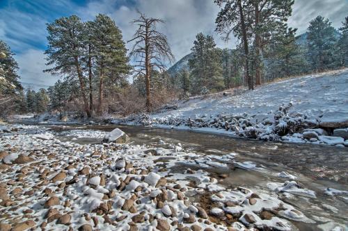 Spacious Estes Park Home On Big Thompson River!