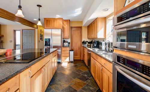 Reverie Luxury Home At Windcliff Condo