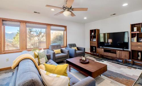 Reverie Luxury Home At Windcliff Condo