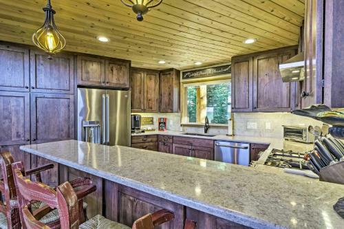 Ultimate Mtn Retreat Hot Tub, Fire Pit, Etc!