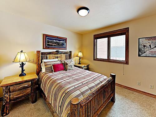 New Listing! Huge Townhome With Private Garage Townhouse