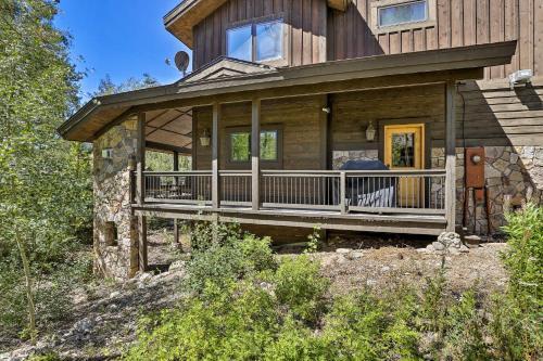 The Bells Luxe Lodge With Game Room, Deck, Fireplace