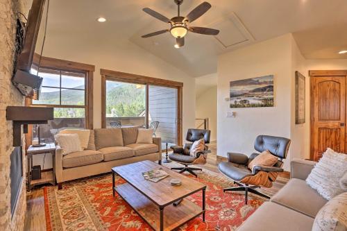 Upscale Getaway With Hot Tub, Walk To Main St