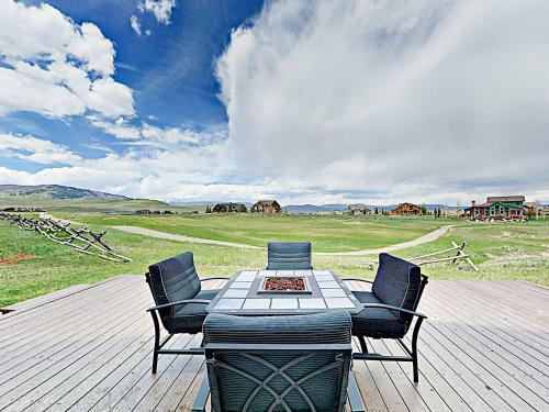 New Listing! Upscale Home On Grand Elk Fairway Home