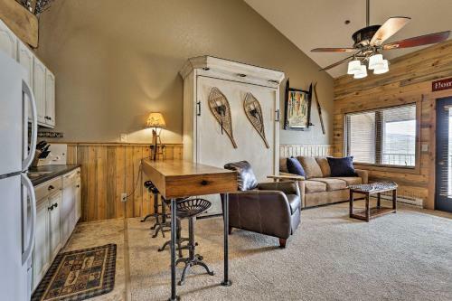 Apartamento Granby Condo With Pool Access - Mins To Hiking!
