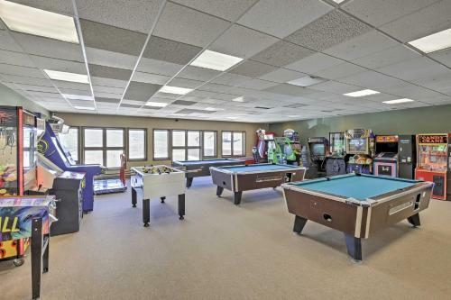 Apartamento Granby Condo With Pool Access - Mins To Hiking!