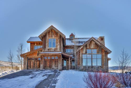Saddle Ridge Lodge