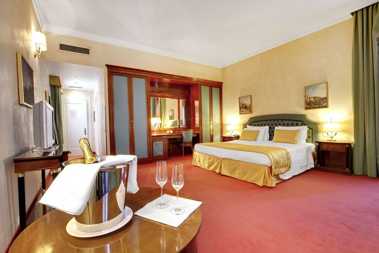 Hotel Don� Palace