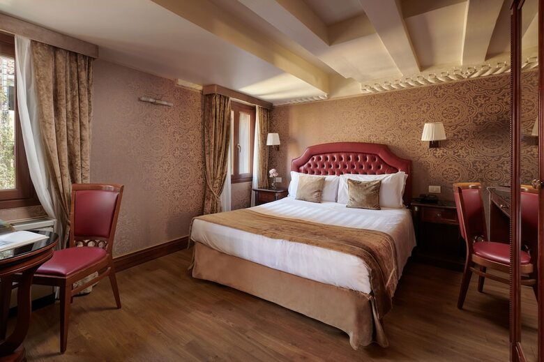 Hotel Don� Palace