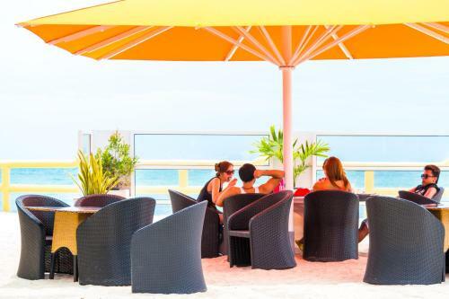 Hotel Marlins Beach Resort