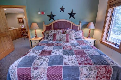 Red Hawk Lodge 2210