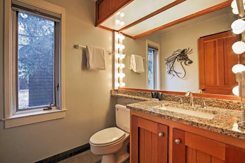 Gorgeous Keystone Abode With Hot Tub And Grilling Area