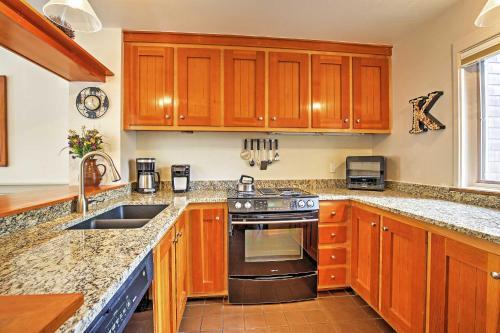Gorgeous Keystone Abode With Hot Tub And Grilling Area