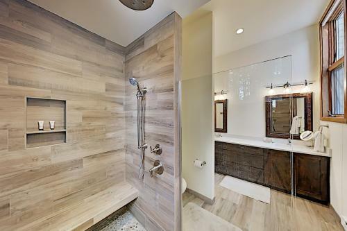 Keystone Ranch With Hot Tub, Sauna & Chef's Kitchen Home
