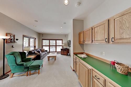 Keystone Ranch With Hot Tub, Sauna & Chef's Kitchen Home