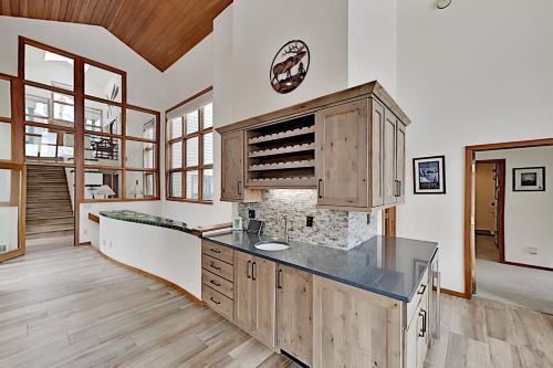 Keystone Ranch With Hot Tub, Sauna & Chef's Kitchen Home