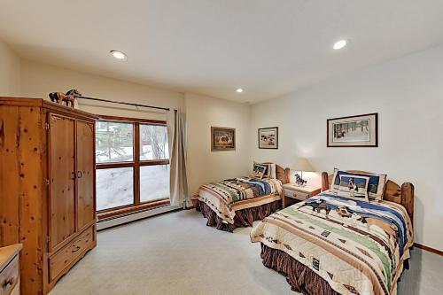 Keystone Ranch With Hot Tub, Sauna & Chef's Kitchen Home