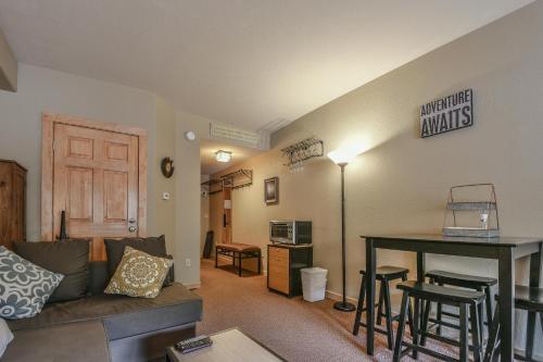 Gateway Lodge 5033