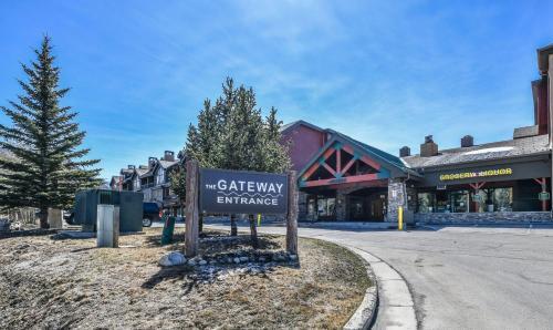 Gateway Lodge 5033