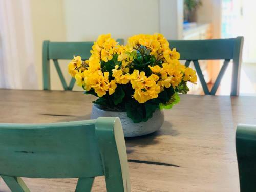 Cozy Bungalow In Downtown Loveland With Free Bikes!