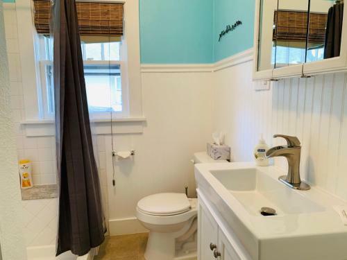 Cozy Bungalow In Downtown Loveland With Free Bikes!