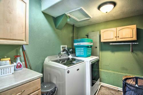 Spacious Lafayette Retreat - 20 Mi To Denver!