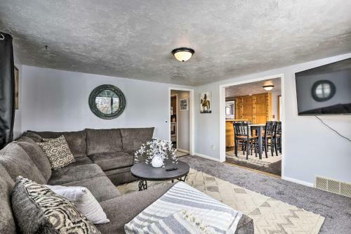 Cozy Kremmling Retreat With Mountain Views!