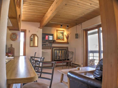 Wood Creek #404 (Condos And Townhomes)