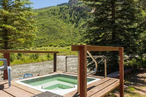 Three Sisters Peak Cabin At Filoha Meadows