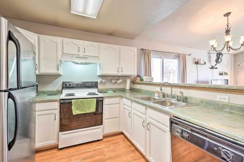 Airy Pueblo Pad Less Than 5 Mi To Arkansas Riverwalk!