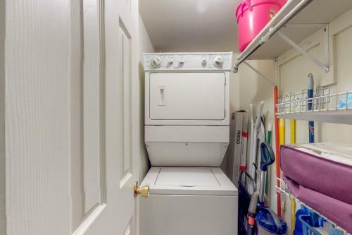 7112 Silver Queen West