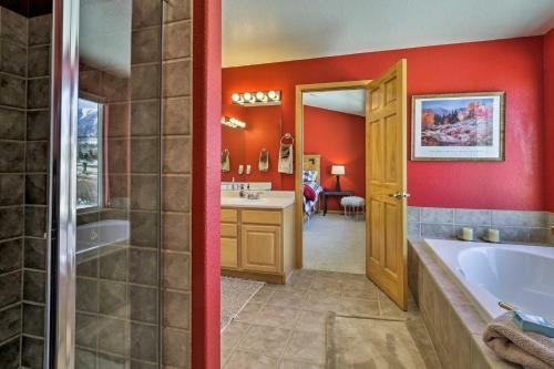 Modern Silverthorne Townhome With Hot Tub And Mtn Views