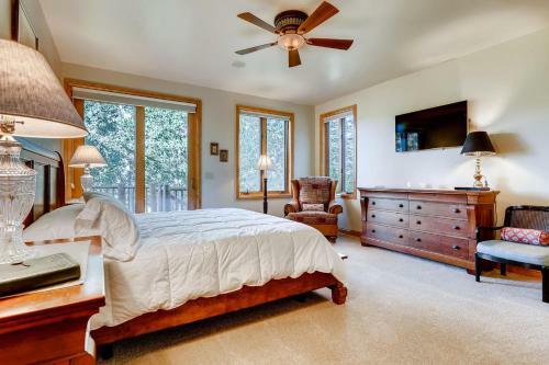 1811 Falcon Drive By Book By Owner