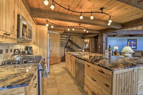 Luxury Silverthorne Home - 3 Decks, Mountain Views