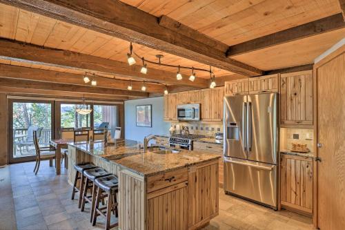 Luxury Silverthorne Home - 3 Decks, Mountain Views