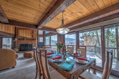 Luxury Silverthorne Home - 3 Decks, Mountain Views
